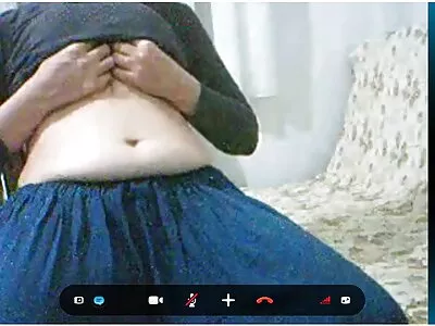 ਬੇਬੇ ਇੱਕ ਮੁੰਡੇ ਨੂੰ ਘਰੋਂ ਬਾਹਰ ਕੱਢਦੀ ਹੈ