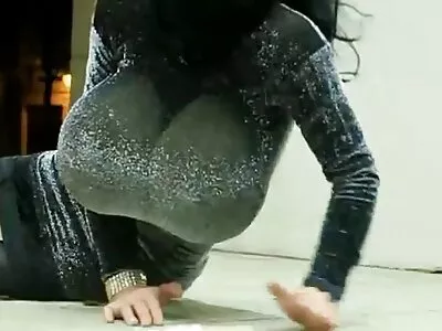 ਗਿੱਲੇ ਸ਼ੁਕੀਨ ਦਿਖਾਉਂਦੇ ਹੋਏ