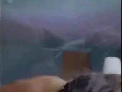 ਡੂੰਘੇ ਉਸ ਦੇ ਤੰਗ ਗਿੱਲੇ ਚੂਤ slamming