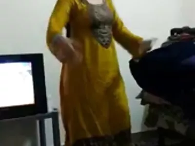 ਸਰੀਰ 'ਤੇ ਵੱਡੇ ਡਿਕ ਅਤੇ ਕਮ