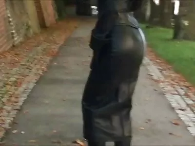 ਮੰਮੀ ਆਪਣੇ ਹਾਰਡ pecker ਨੂੰ ਚੂਸਦੇ