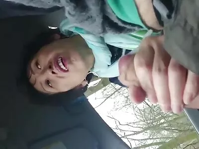 ਇੱਕ ਗੋਰਾ ਕੁਝ ਮਸਤੀ ਕਰ ਰਿਹਾ ਹੈ