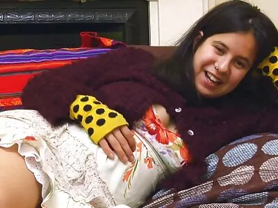 ਉਸ ਦੇ ਗੋਡਿਆਂ 'ਤੇ ਗੋਰੀ ਗੋਰੀ ਪਿਆਰੀ