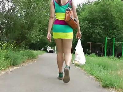 ਮੰਜੇ 'ਤੇ ਬਹੁਤ ਹੀ ਸਿੰਗ ਨੌਜਵਾਨ